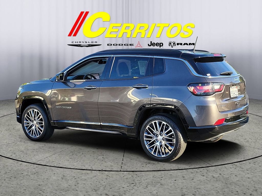 Used 2023 Jeep Compass Limited w/ Elite Group image 2