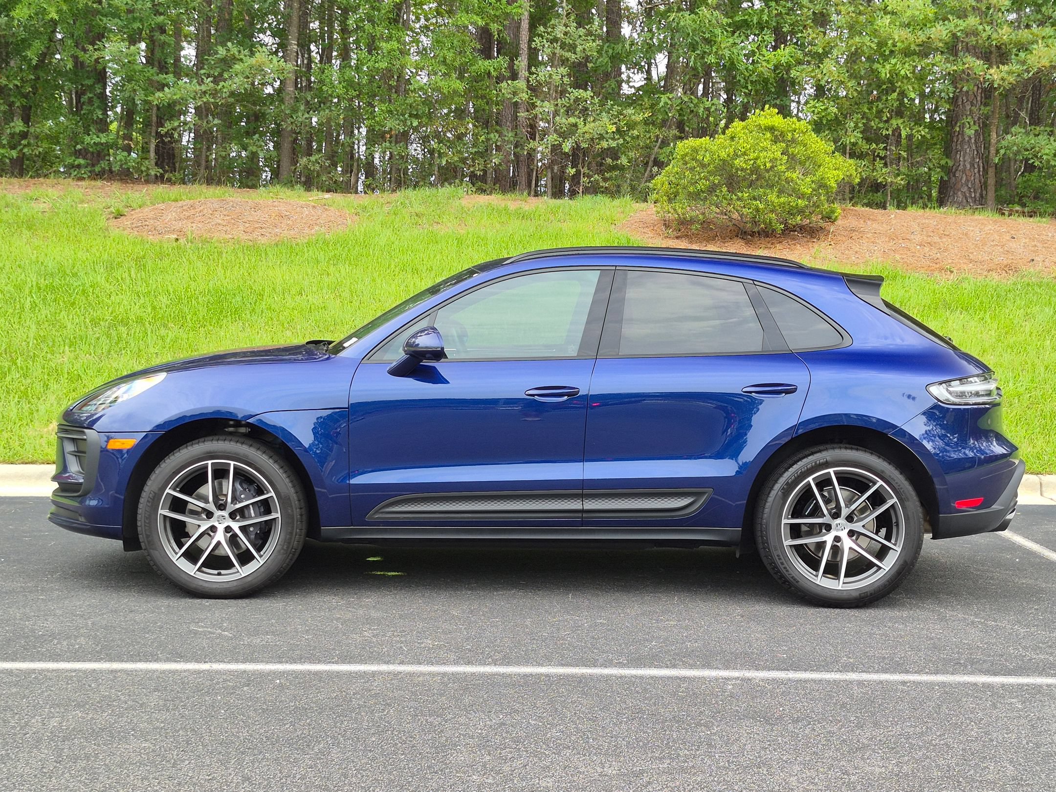 Certified 2026 Porsche Macan AWD/4WD image 2