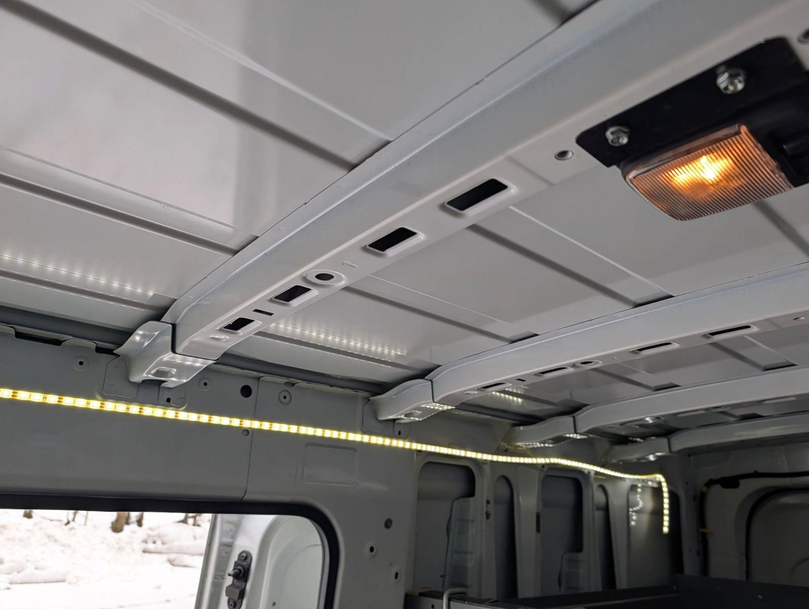 Used 2020 Nissan NV 2500 SV image 31