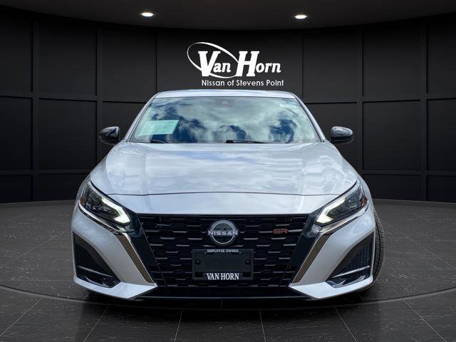 Used 2025 Nissan Altima 2.5 SR w/ SR Premium Package AWD/4WD image 2
