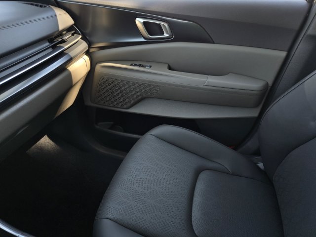Used 2026 Kia Carnival FWD image 25