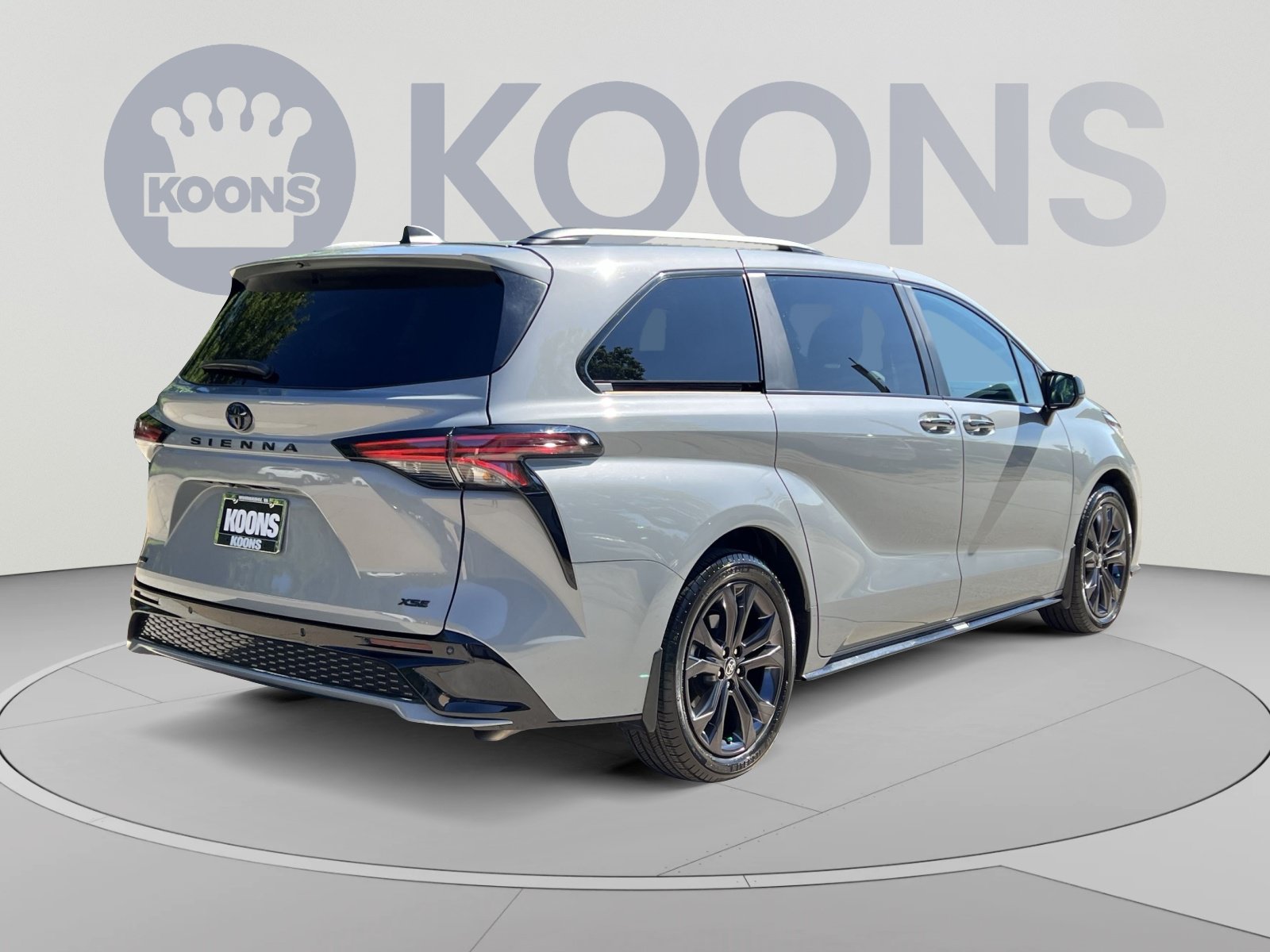 Used 2025 Toyota Sienna XSE w/ XSE Plus Package FWD image 7