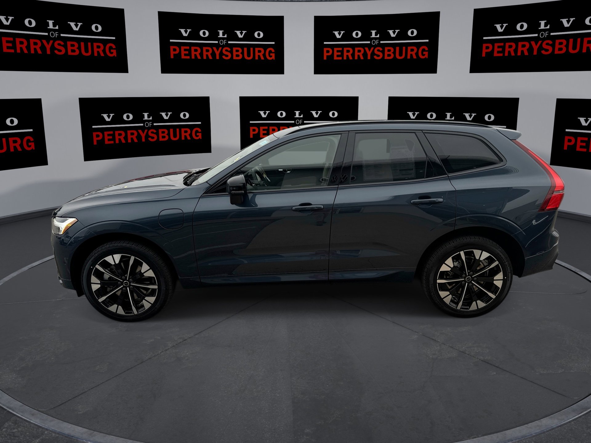New 2026 Volvo XC60 T8 Plus w/ Protection Package Premier image 6