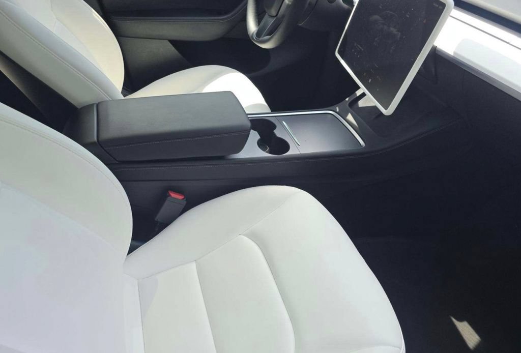 Used 2023 Tesla Model Y Long Range AWD/4WD image 3