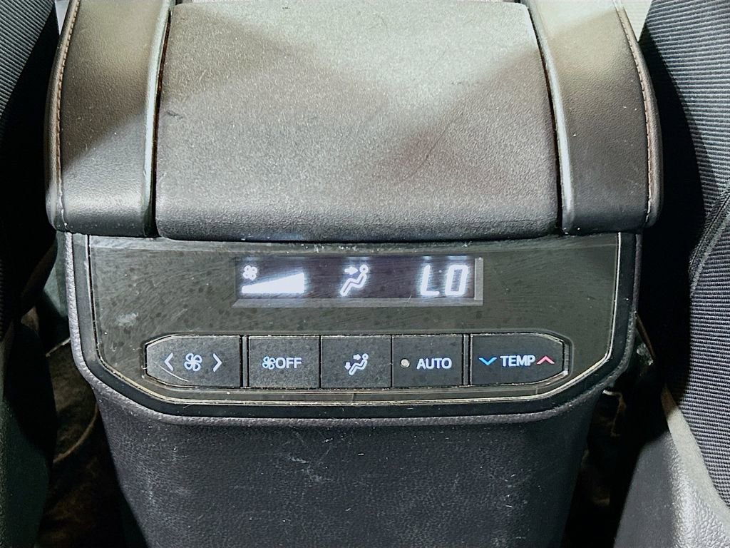 Used 2022 Toyota Highlander L FWD image 21