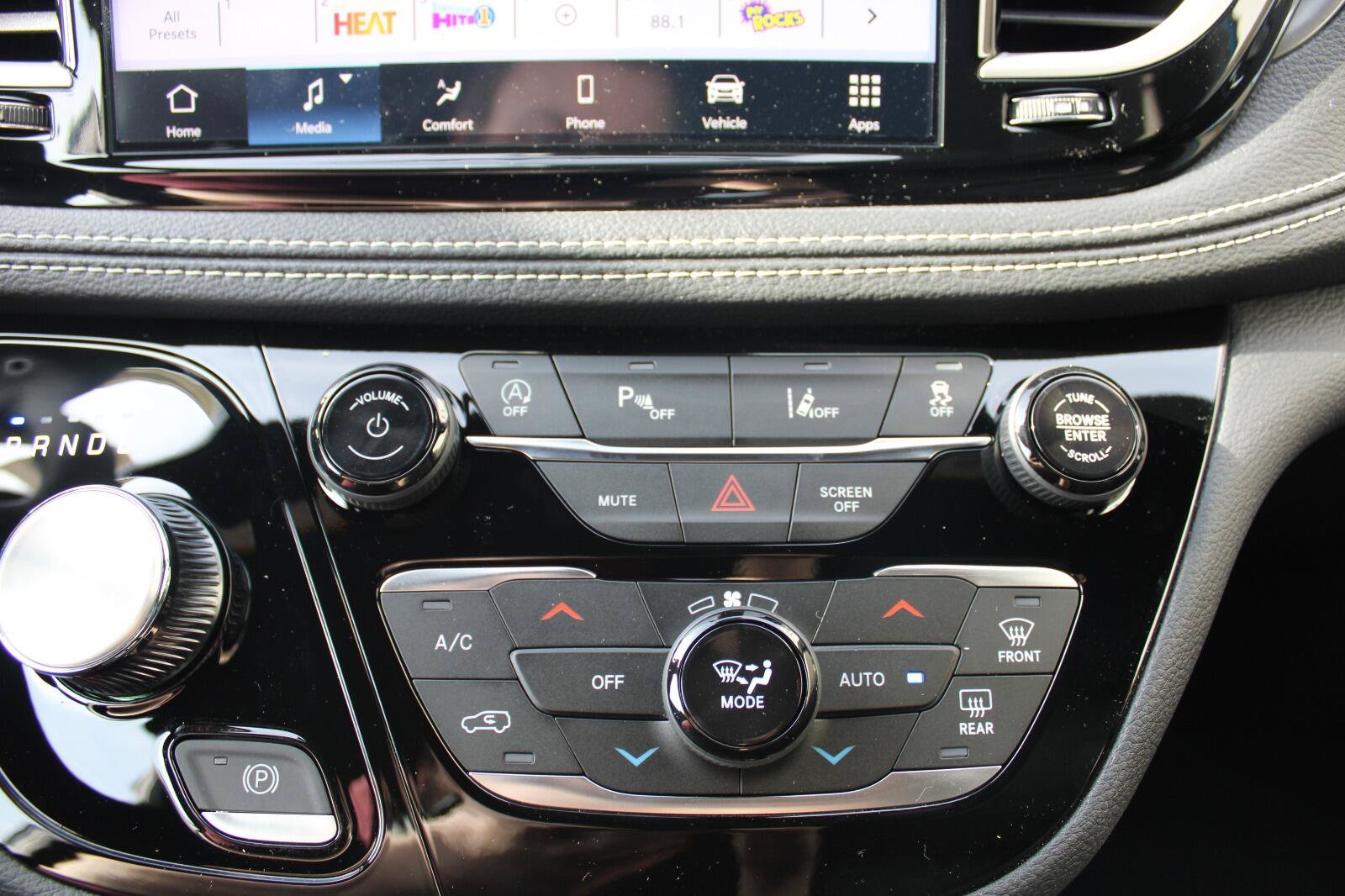 New 2026 Chrysler Pacifica Select w/ S Appearance Package FWD image 20