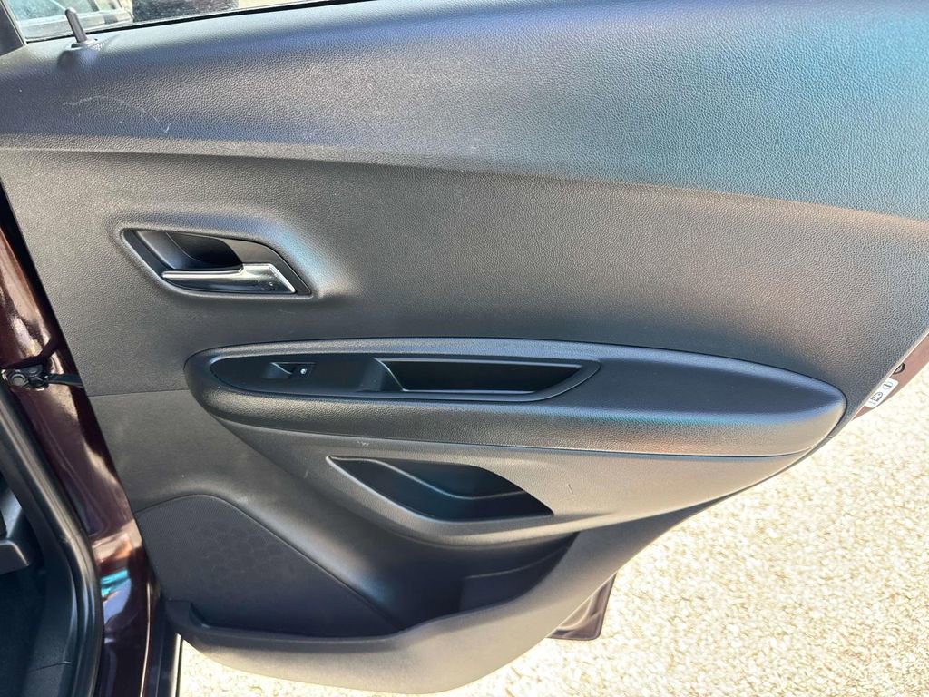 Used 2021 Chevrolet Trax LT w/ Driver Confidence Package image 14