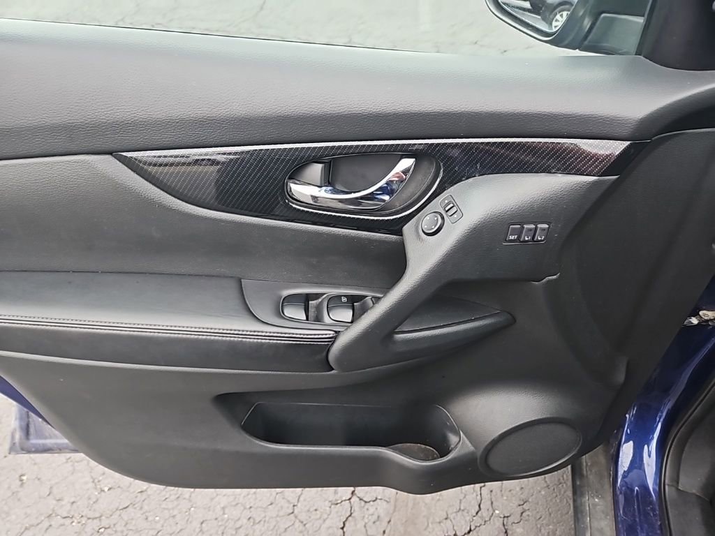 Used 2018 Nissan Rogue SL image 11