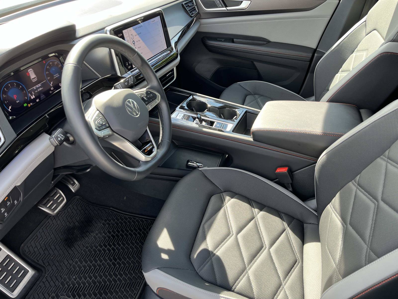 Used 2024 Volkswagen Atlas Peak Edition SEL AWD/4WD image 28