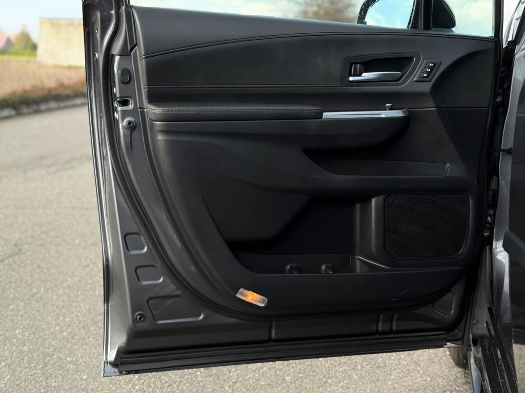 Certified 2025 Toyota Sienna Limited AWD/4WD image 10