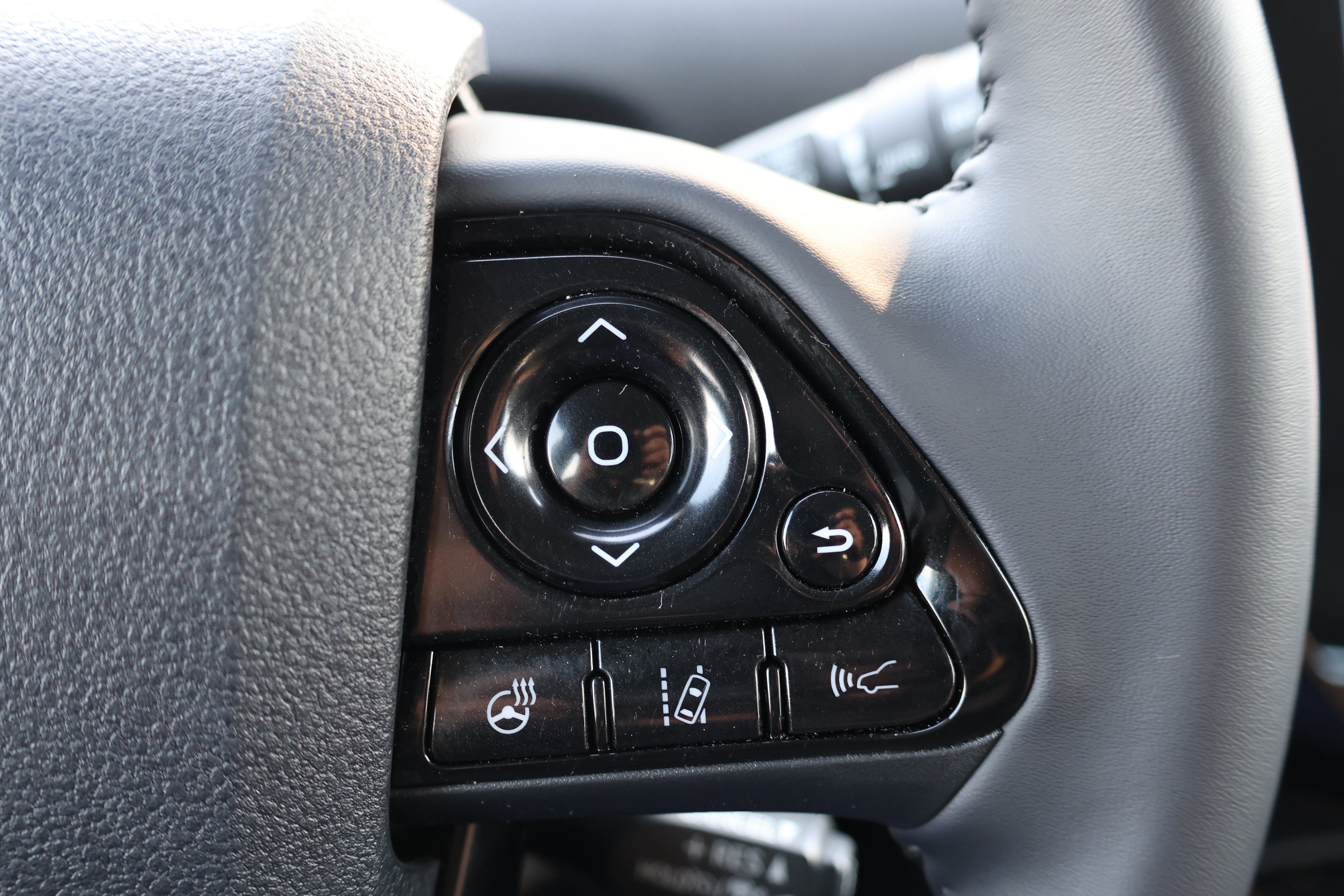Certified 2020 Toyota Prius XLE AWD/4WD image 27
