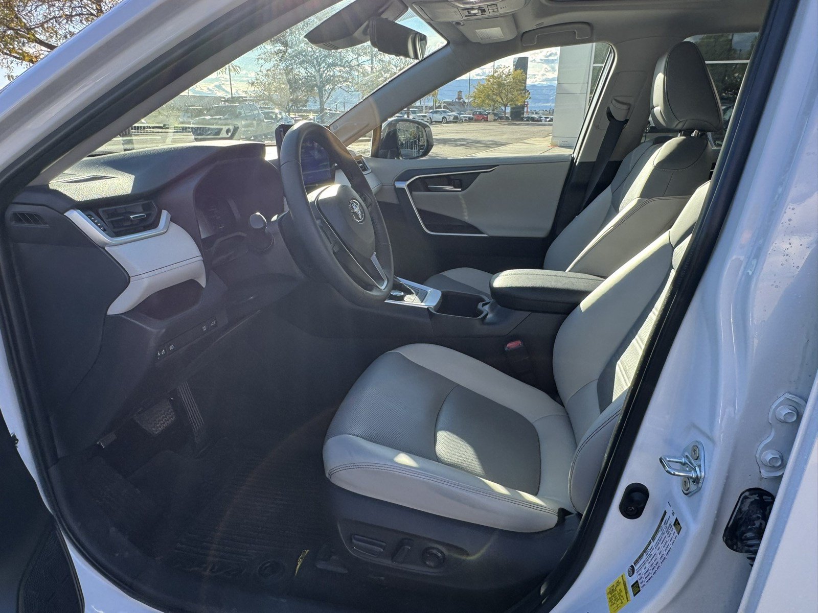 Used 2023 Toyota RAV4 Limited AWD/4WD image 10