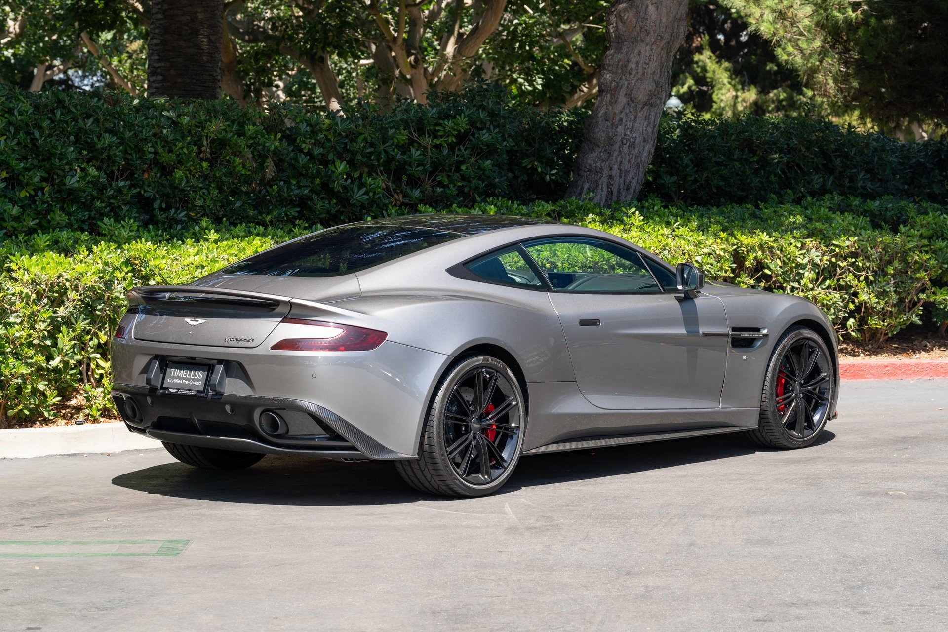 Used 2014 Aston Martin Vanquish Coupe image 3