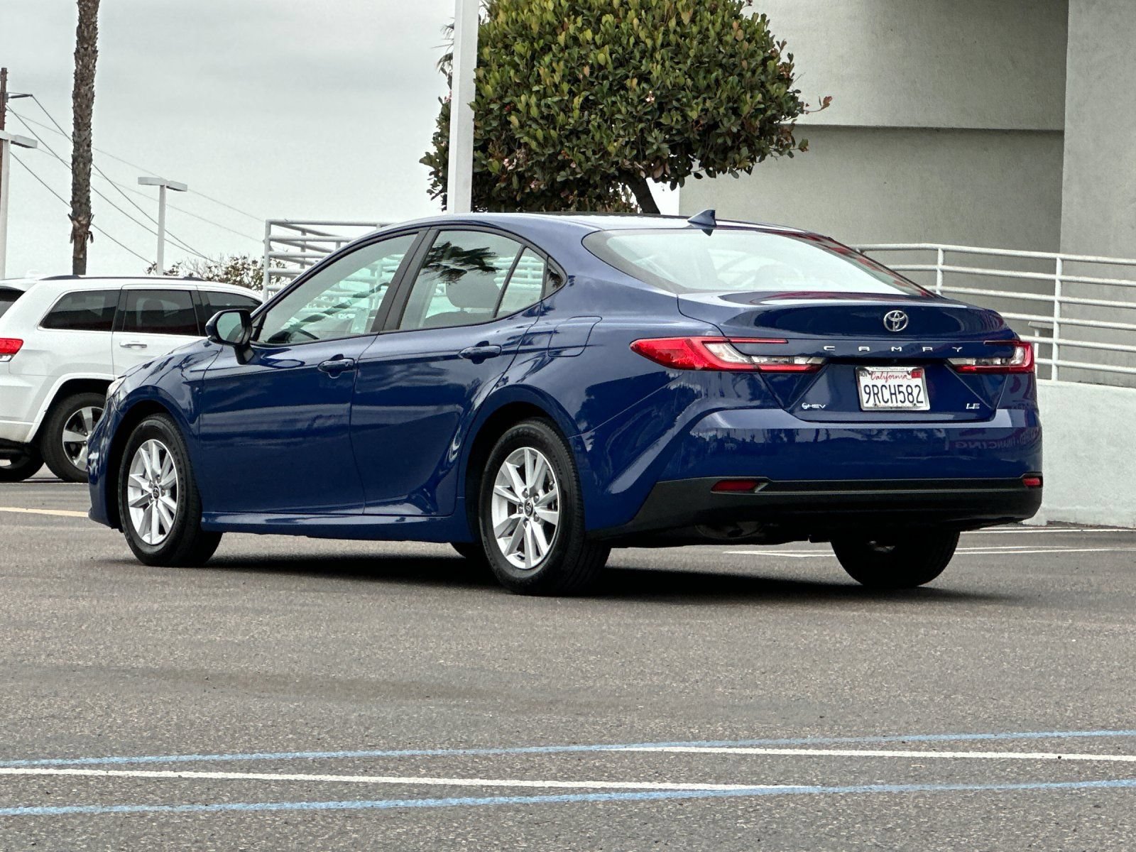 Used 2025 Toyota Camry LE FWD image 3