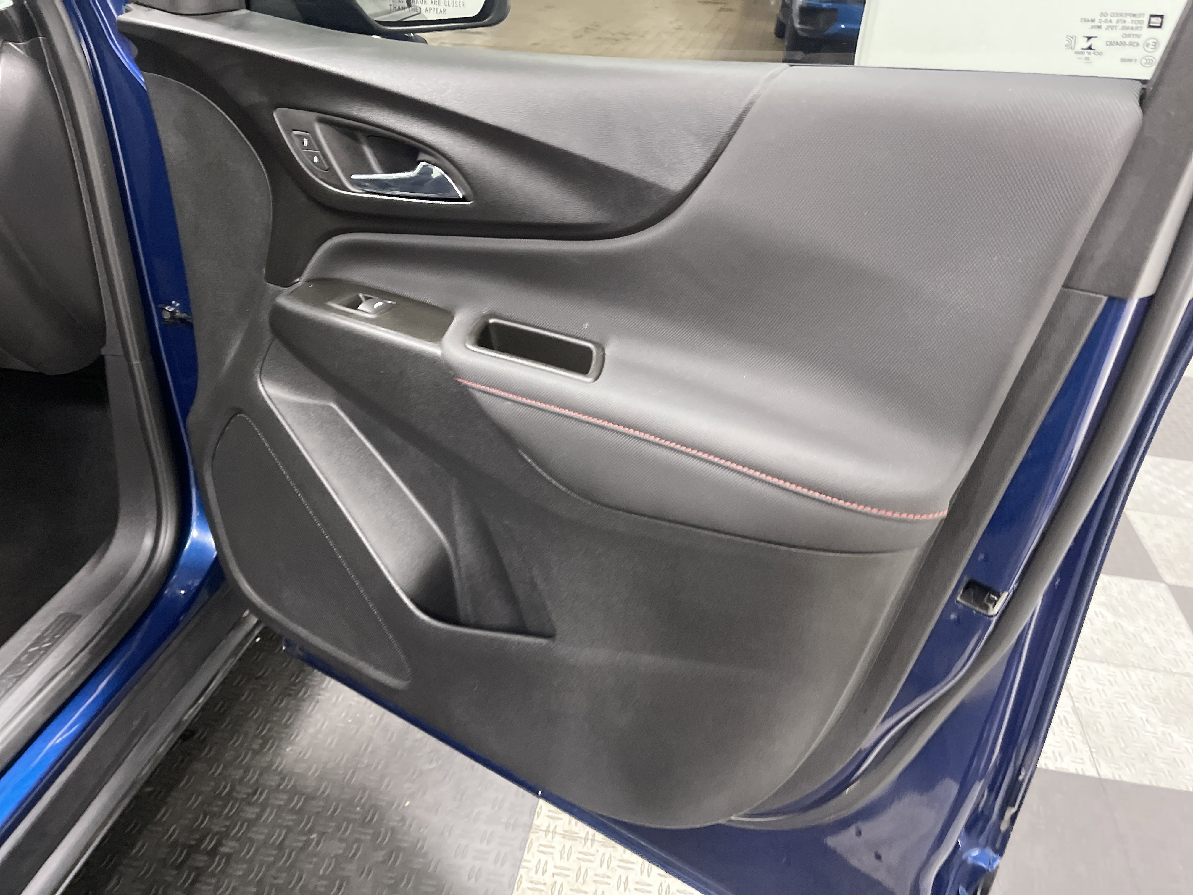 Used 2023 Chevrolet Equinox RS image 25