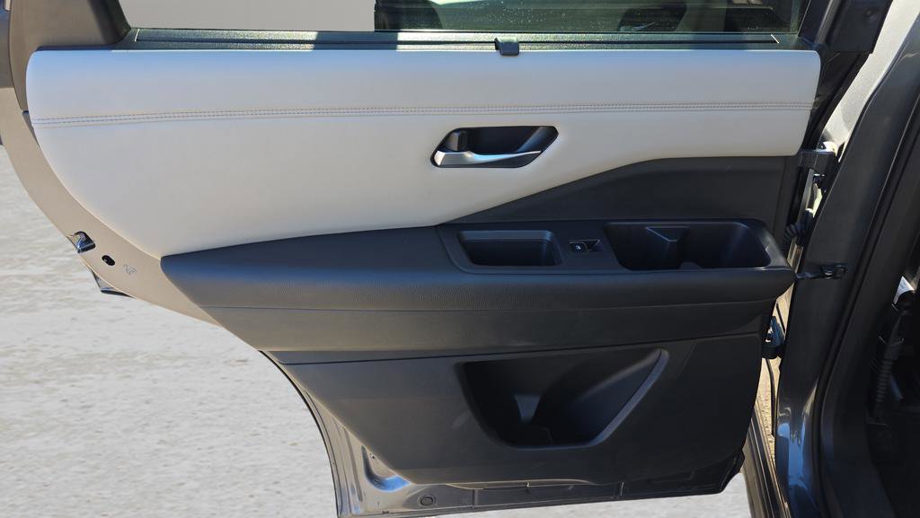 Used 2022 Nissan Pathfinder Platinum w/ Cargo Package image 14