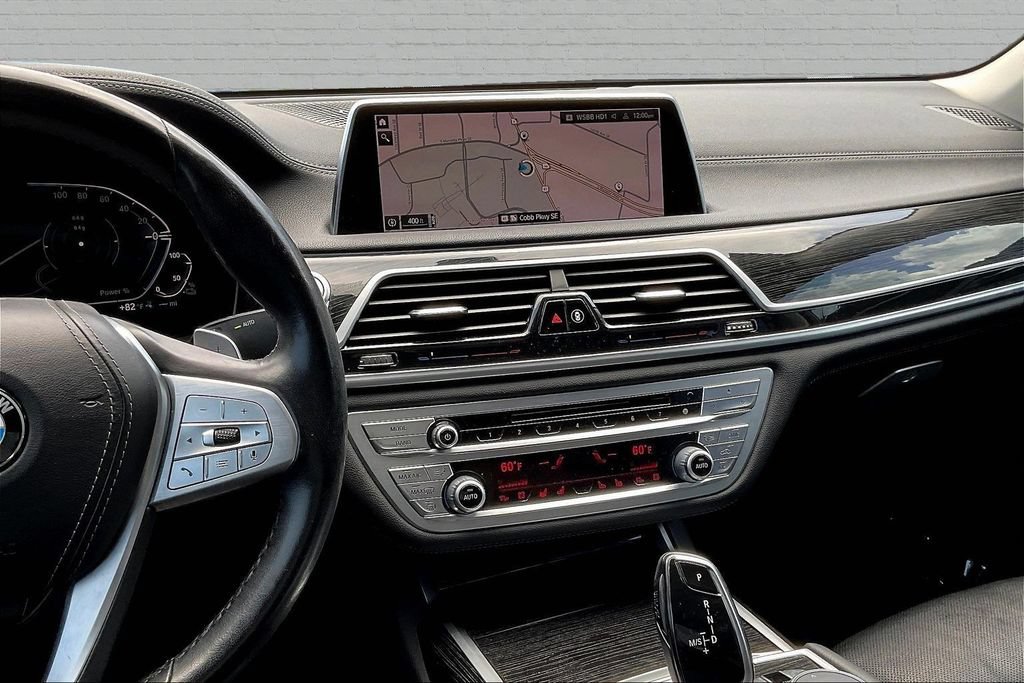 Used 2020 BMW 745e xDrive AWD/4WD image 9