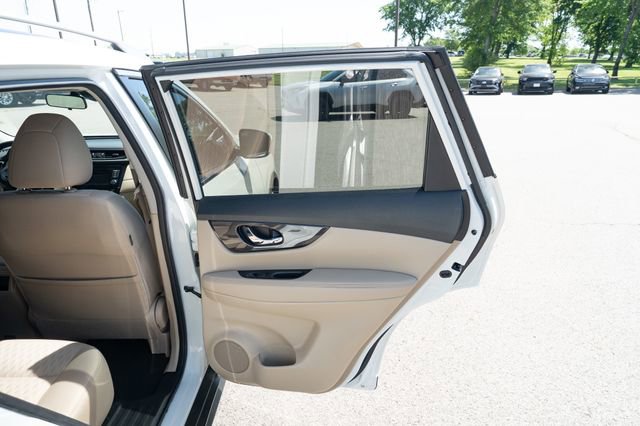 Used 2020 Nissan Rogue SV FWD image 15
