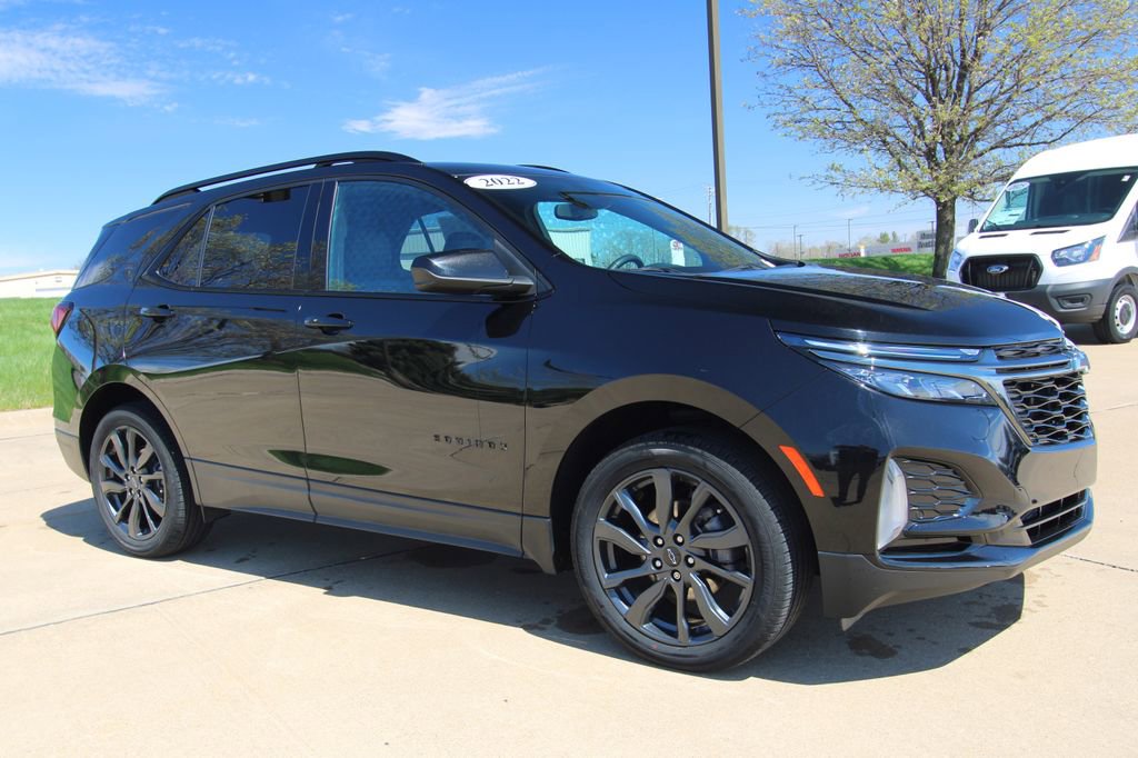 Used 2022 Chevrolet Equinox RS w/ LPO, Floor Liner Package AWD/4WD image 3
