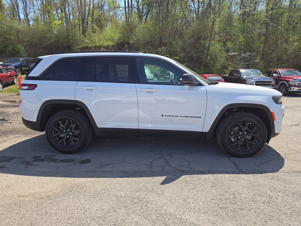 New 2026 Jeep Grand Cherokee Altitude AWD/4WD image 3