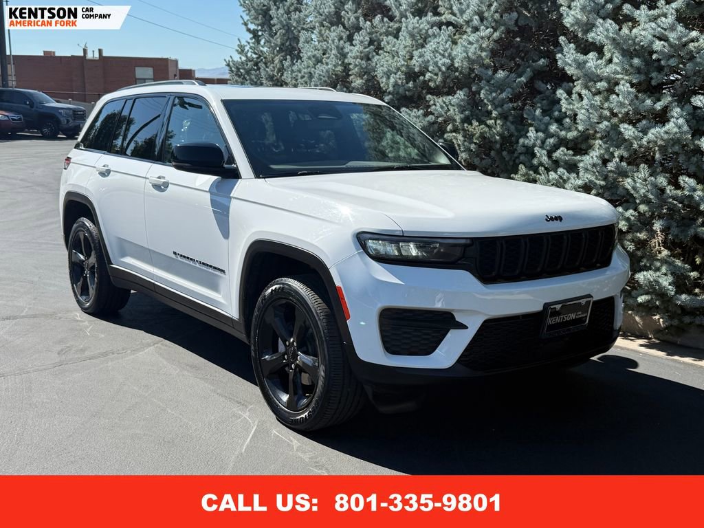 Used 2023 Jeep Grand Cherokee Altitude image 13