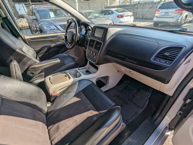 Used 2020 Dodge Grand Caravan SXT FWD image 14