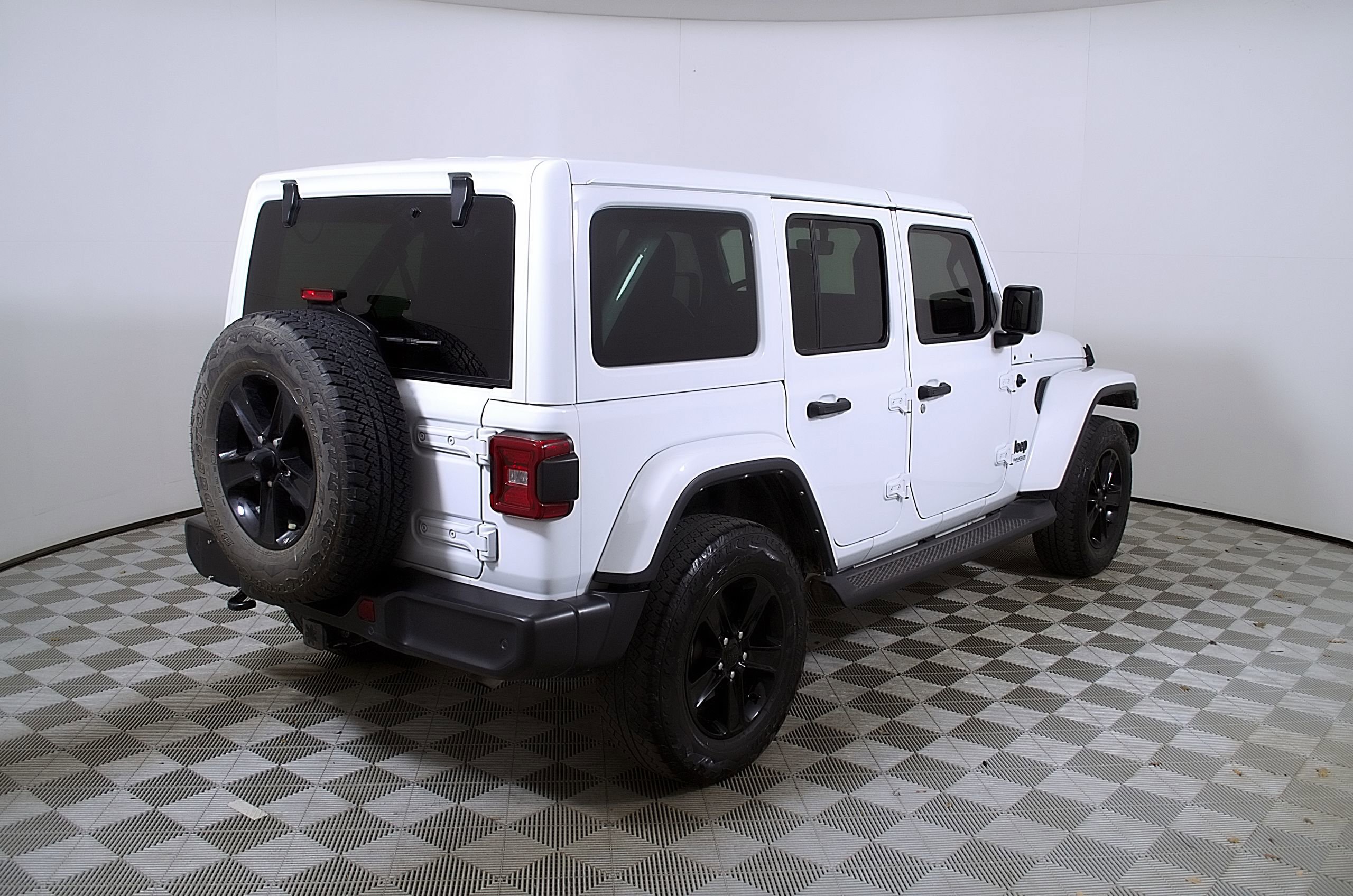 Used 2021 Jeep Wrangler Unlimited Sahara AWD/4WD image 7