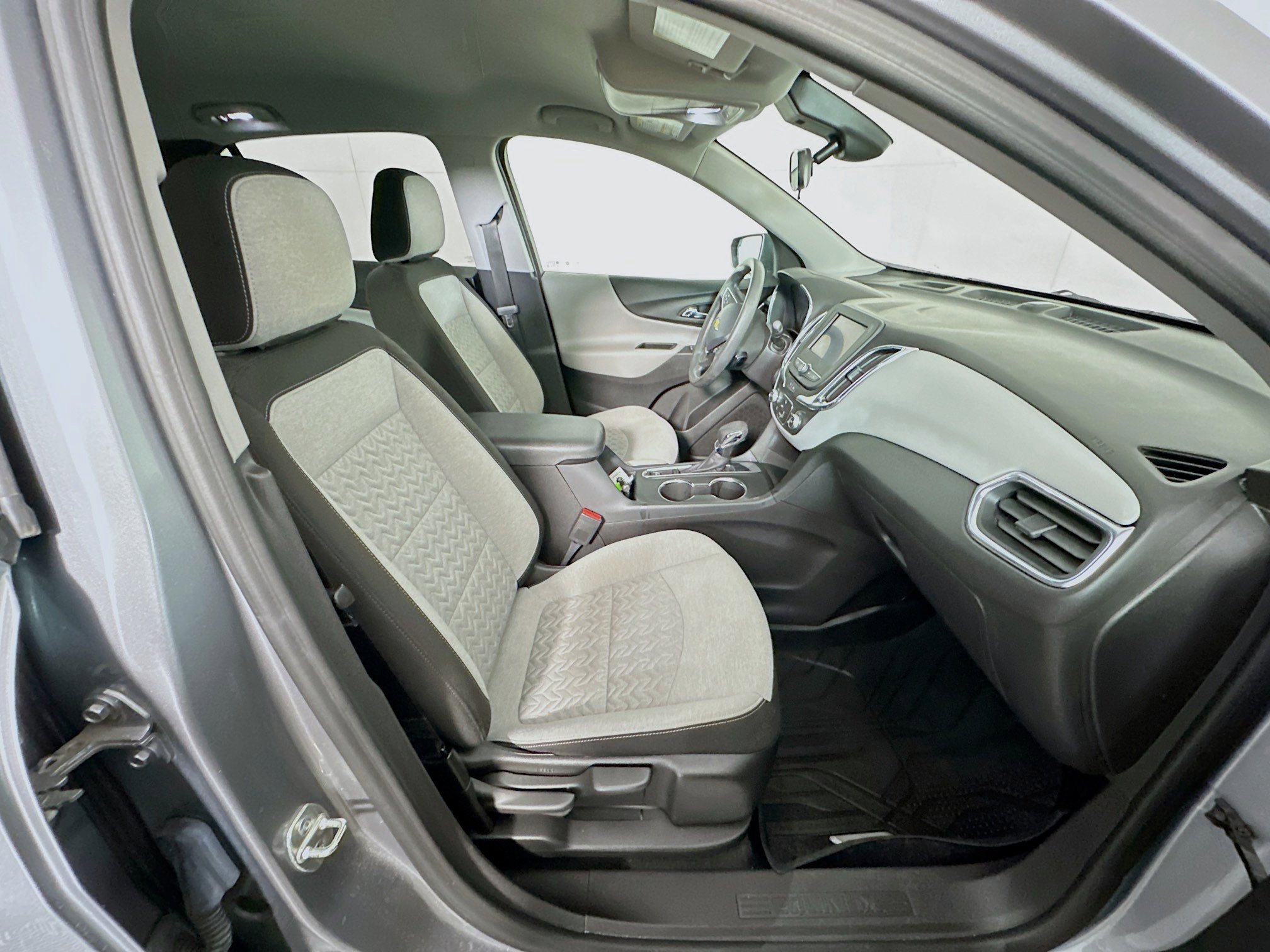 Used 2024 Chevrolet Equinox LS w/ LS Convenience Package image 29