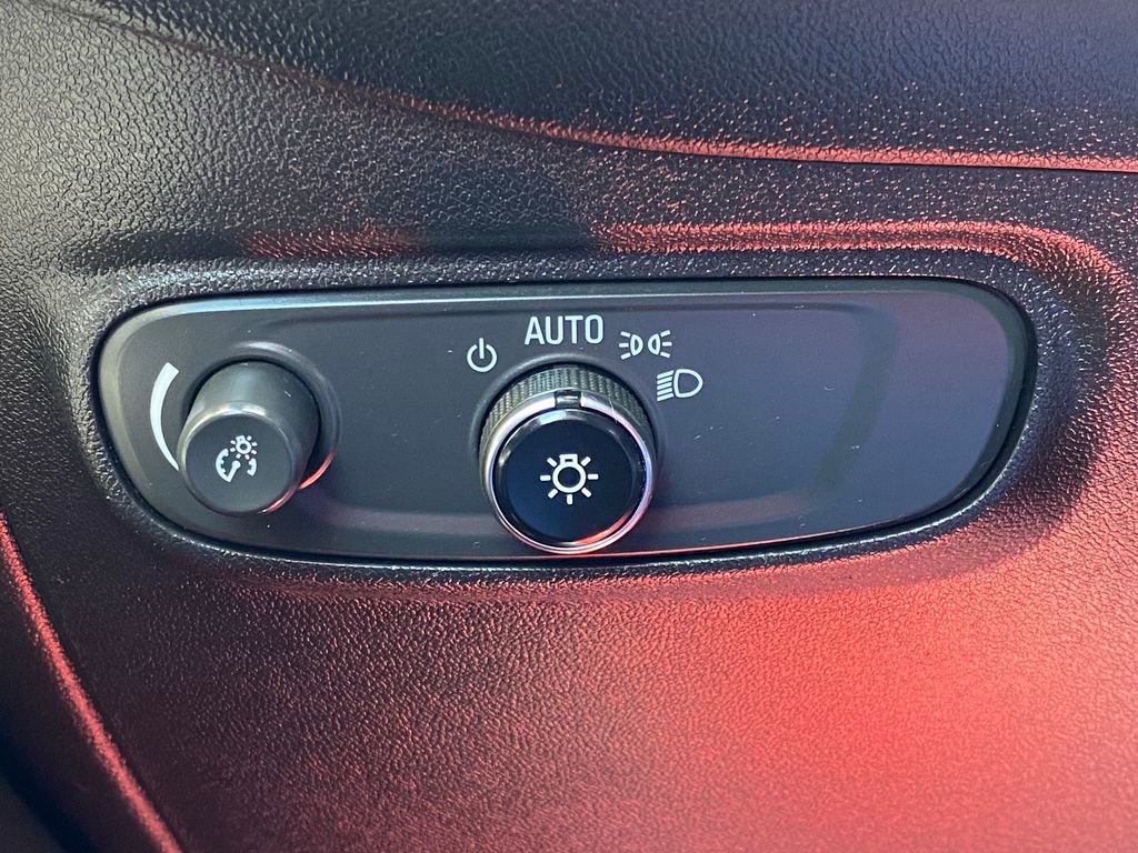 Used 2018 Chevrolet Equinox LT FWD image 24