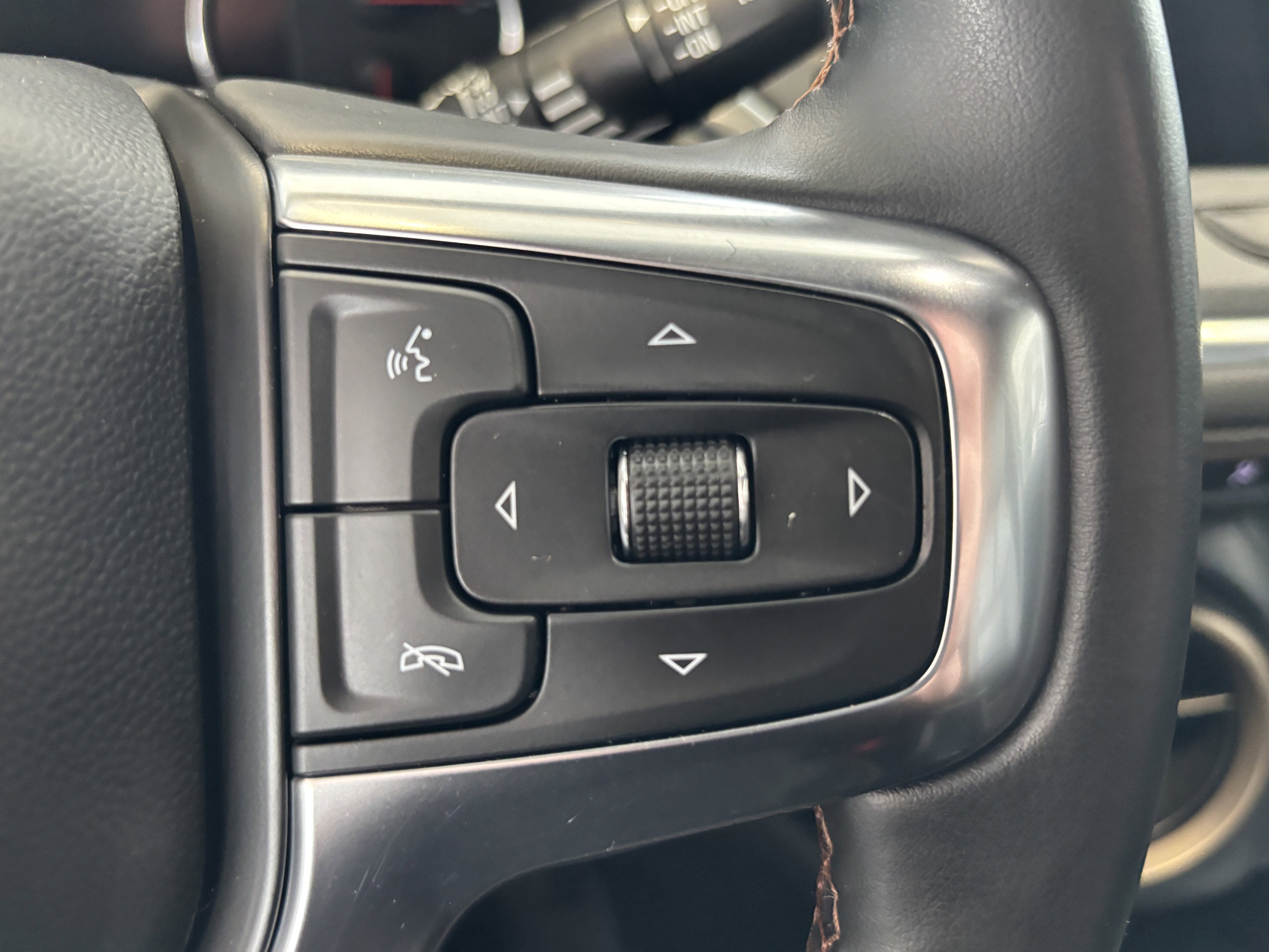 Used 2023 Chevrolet Blazer Premier image 11