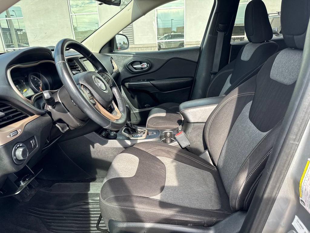 Used 2017 Jeep Cherokee Sport AWD/4WD image 9