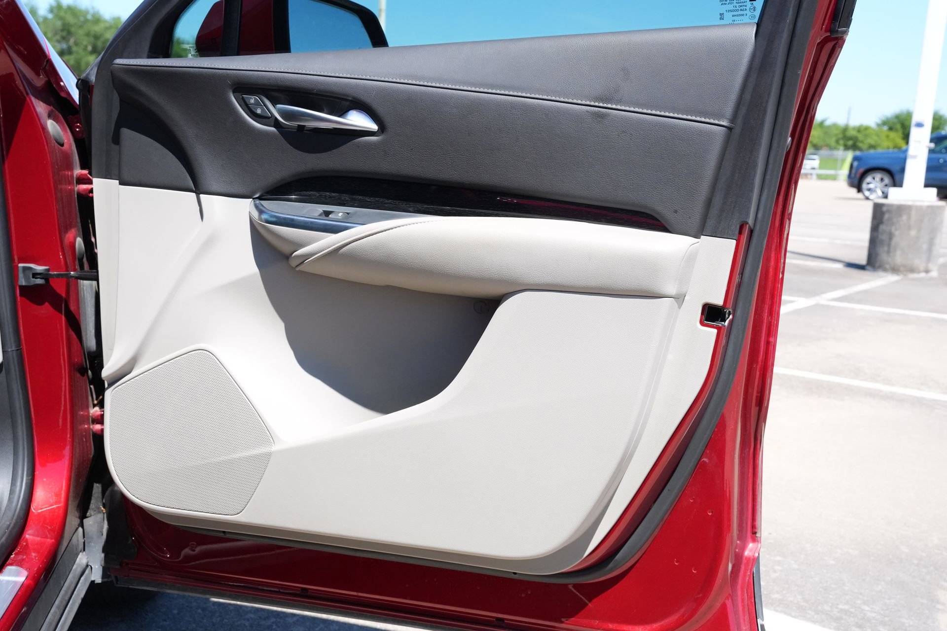 Used 2022 Cadillac XT4 Premium Luxury w/ Enhanced Visibility Package image 28