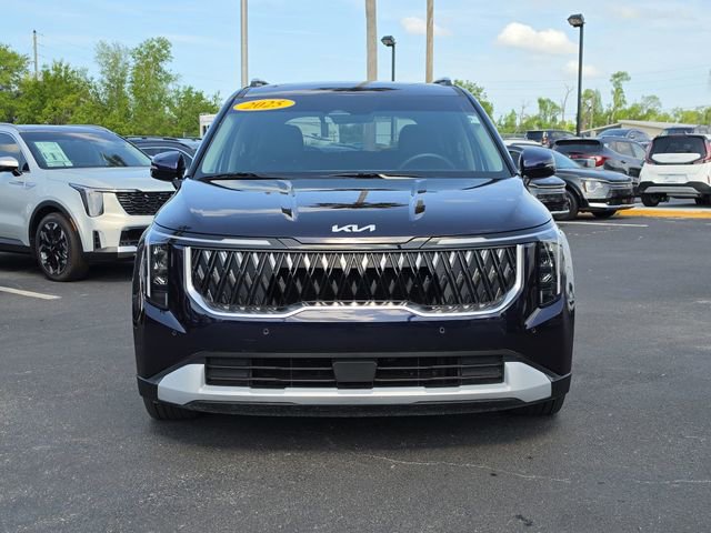 Used 2025 Kia Carnival EX image 17