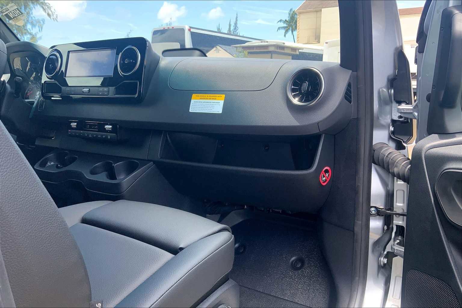 Used 2025 Mercedes-Benz Sprinter 2500 image 25