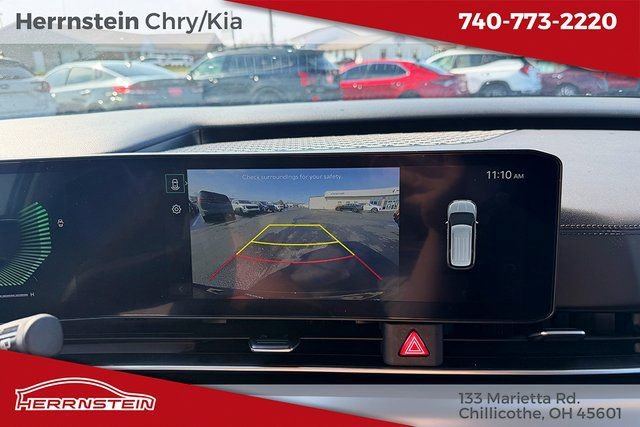 Used 2025 Kia Carnival image 17