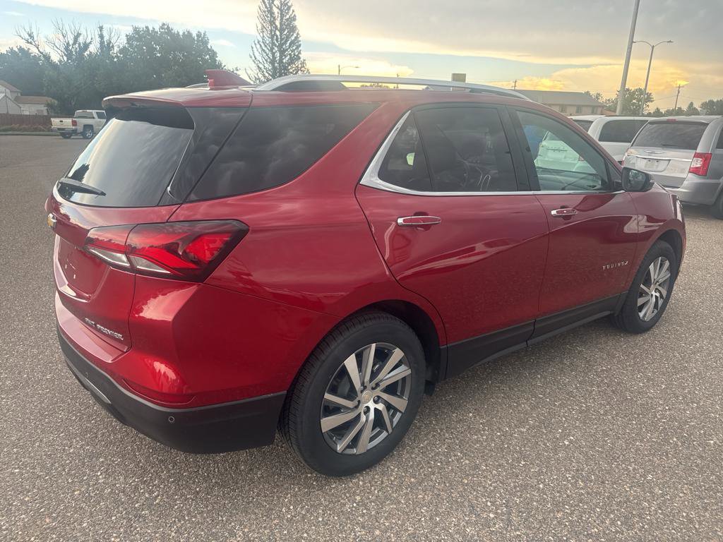 Used 2023 Chevrolet Equinox Premier image 6