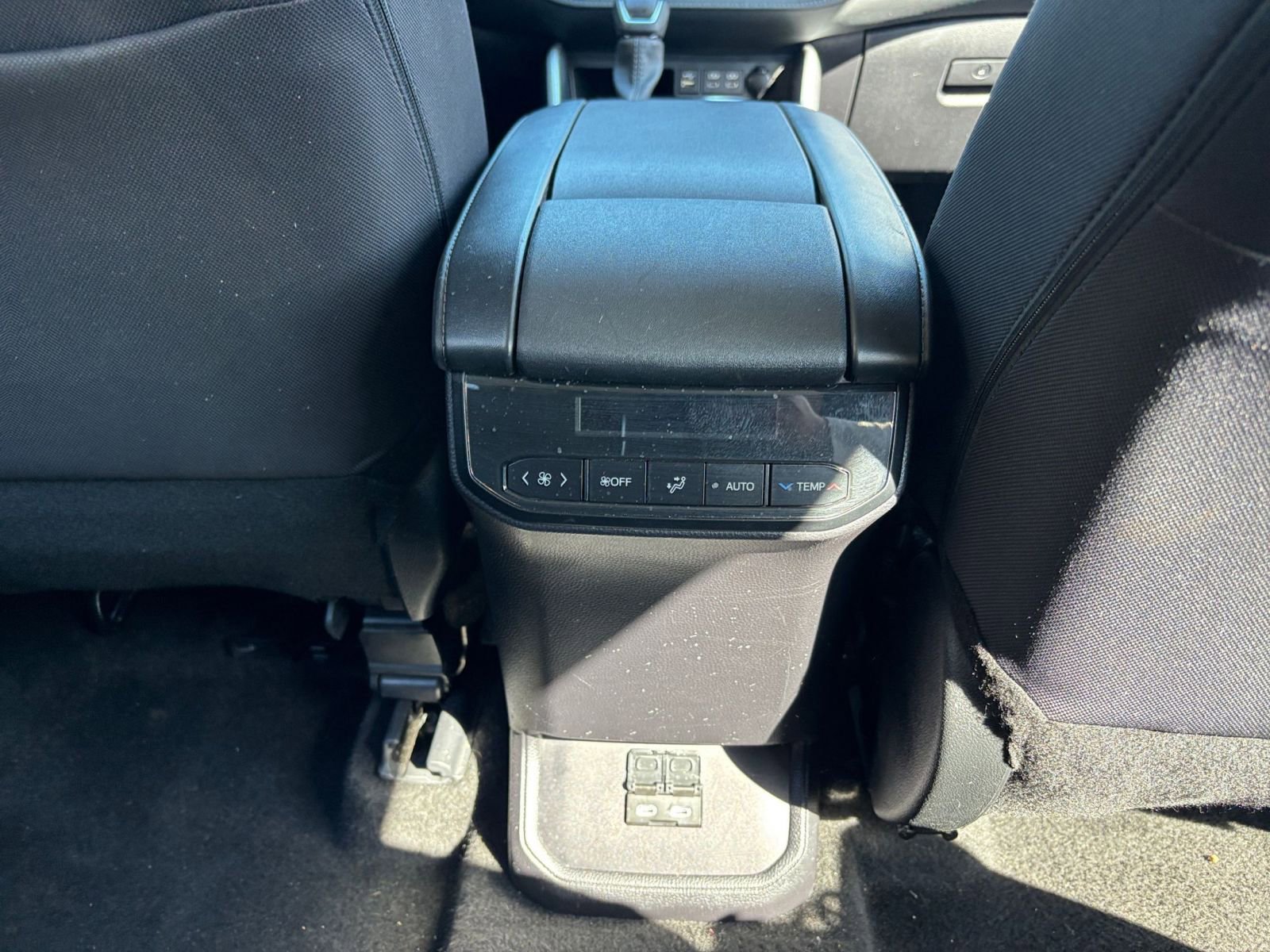 Used 2025 Toyota Highlander LE image 25