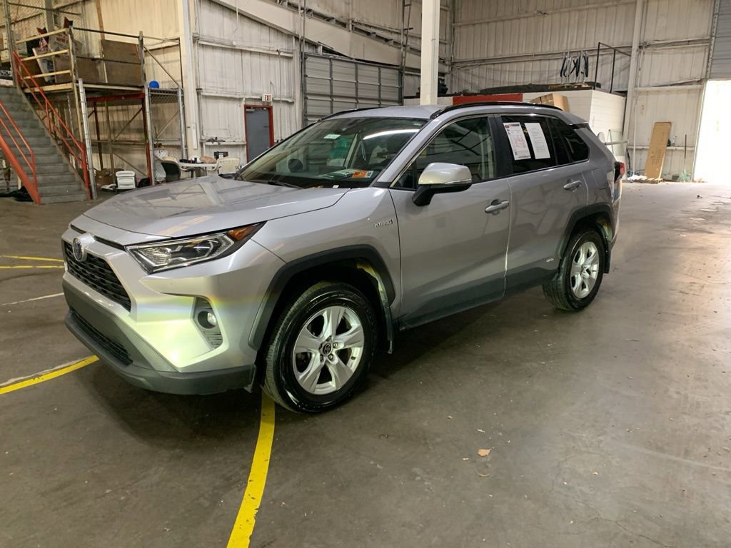 Used 2021 Toyota RAV4 XLE image 1