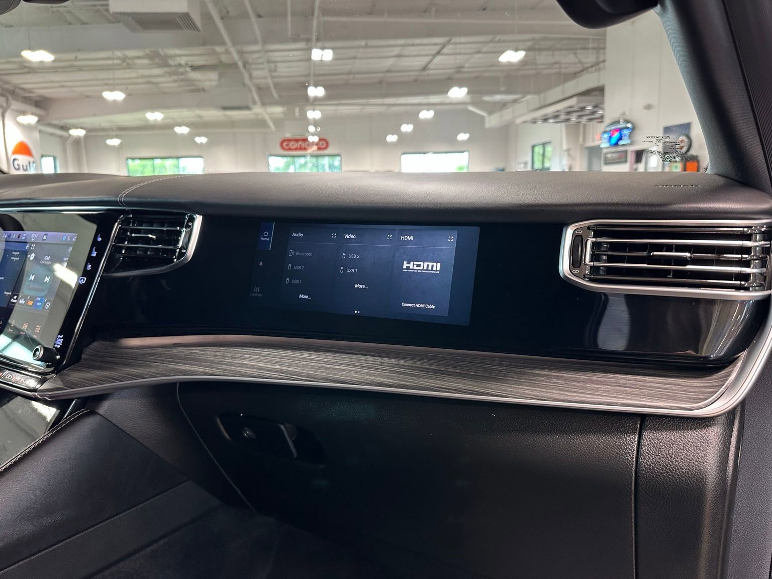 Used 2023 Jeep Wagoneer Series III w/ Preferred Equipment Group image 54