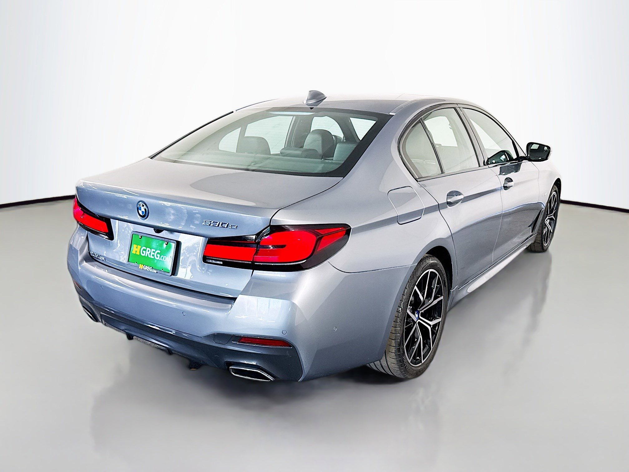Used 2023 BMW 530e w/ M Sport Package image 10