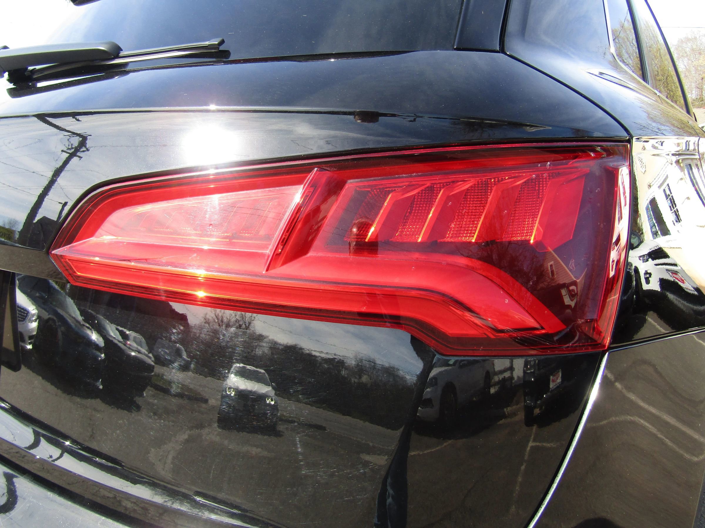 Used 2018 Audi SQ5 Premium Plus w/ S Sport Package image 9