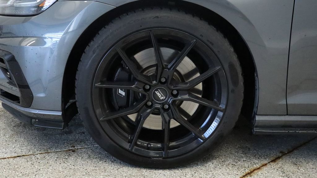 Used 2019 Volkswagen Golf R 4-Door image 11