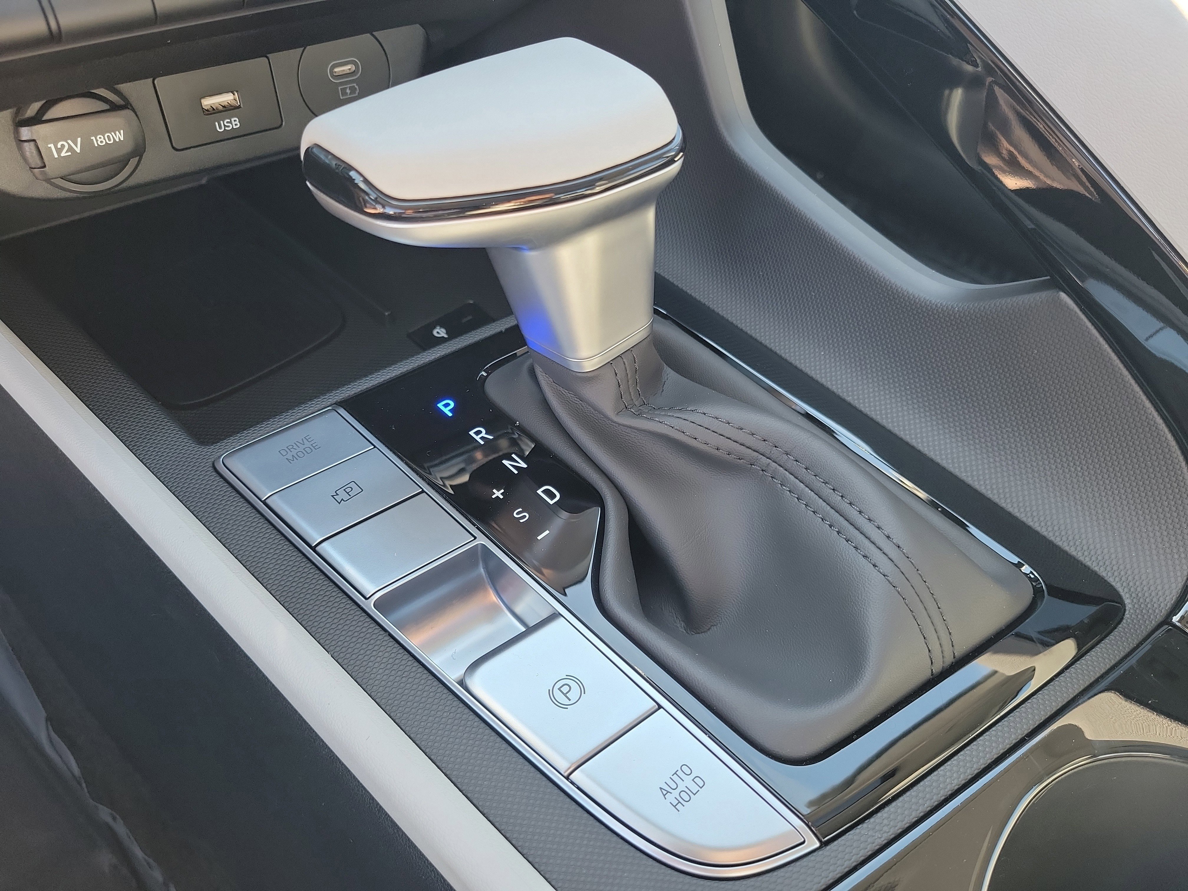 New 2026 Hyundai Elantra Limited image 31