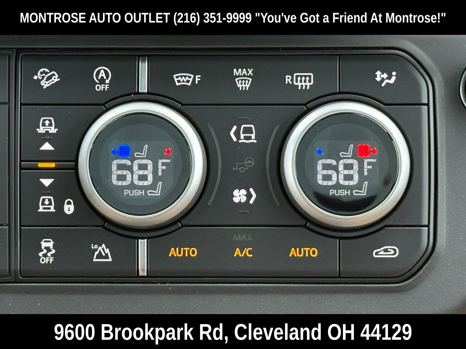 New 2026 Land Rover Defender 130 X-Dynamic SE image 28