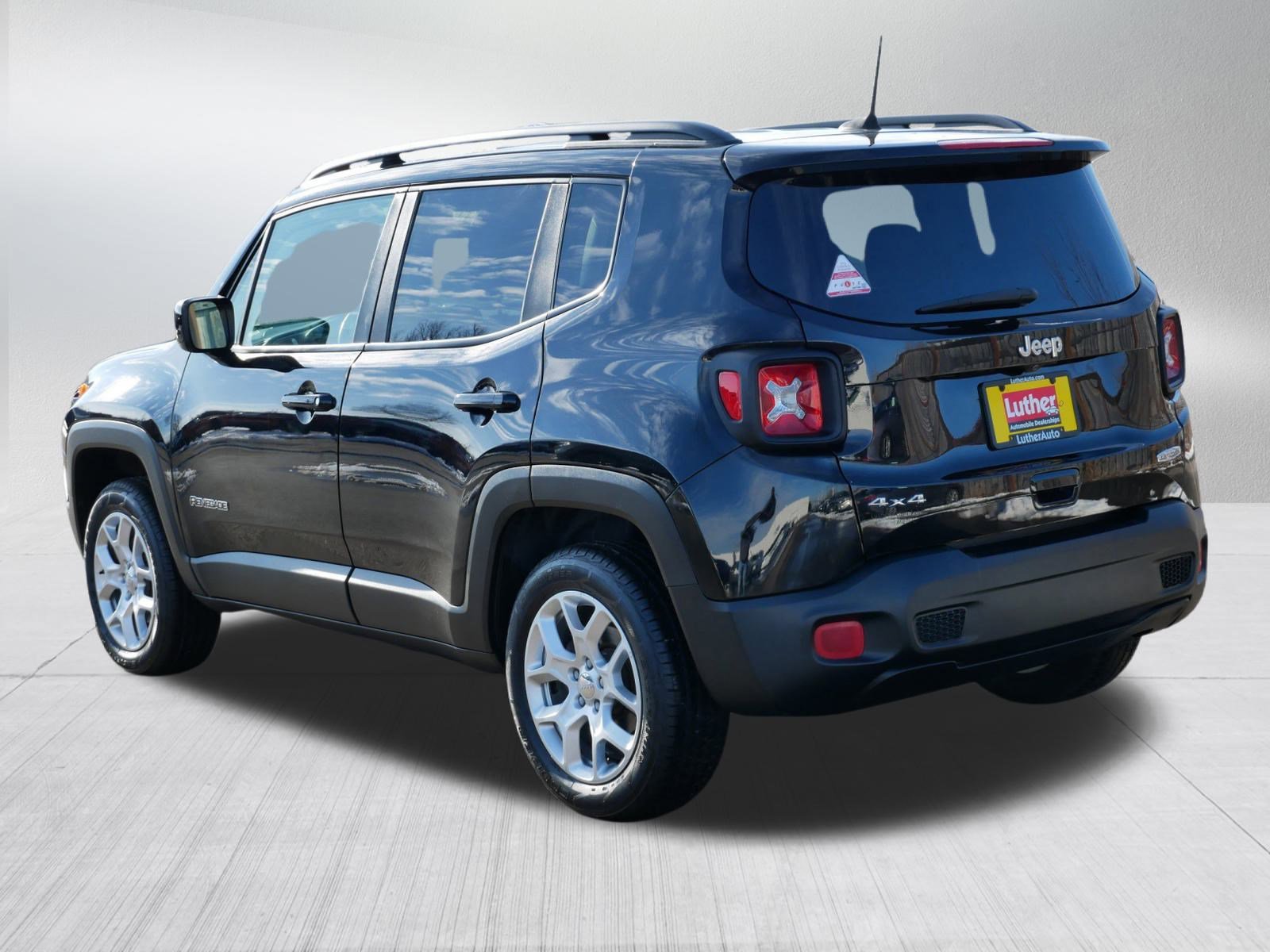 Used 2018 Jeep Renegade Latitude w/ Cold Weather Group image 5