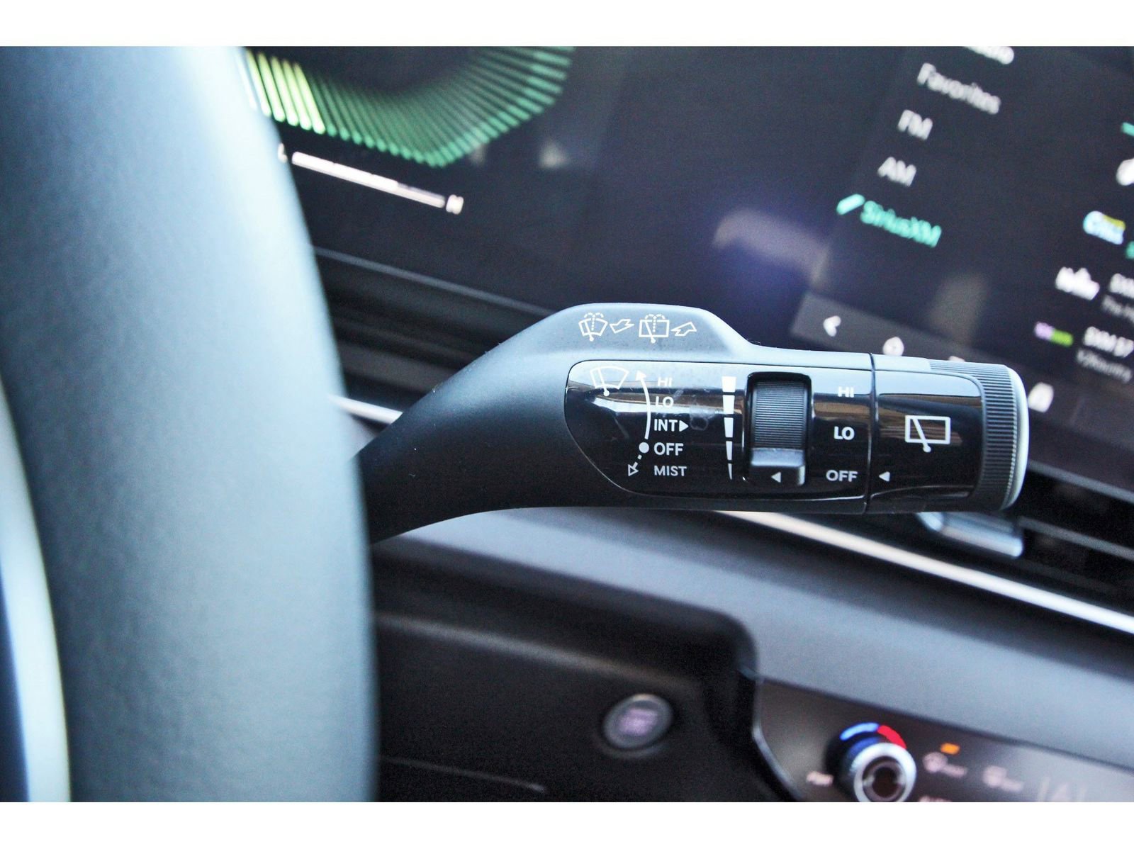 Used 2025 Kia Carnival EX image 21