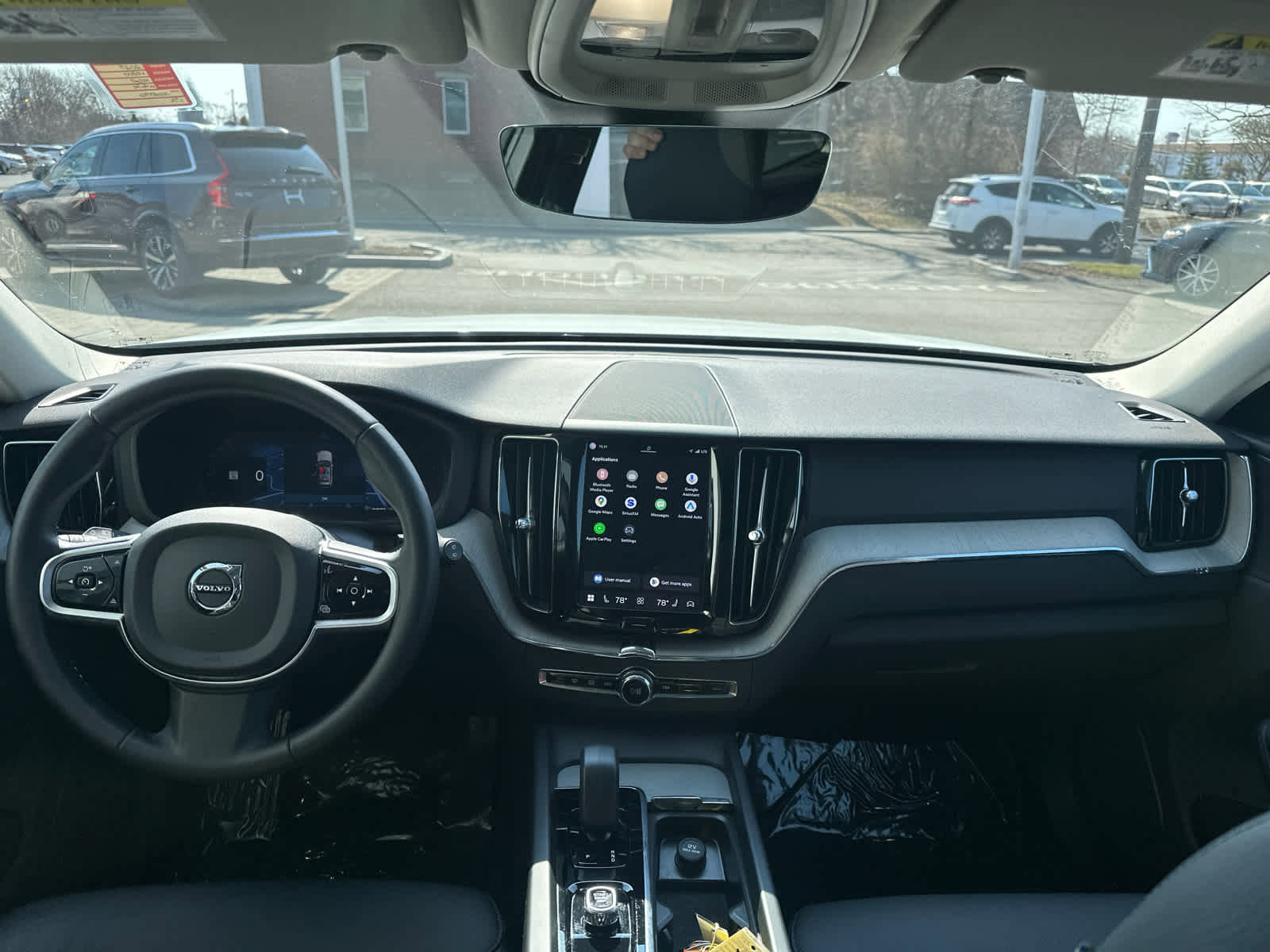 Used 2025 Volvo XC60 B5 Plus image 27