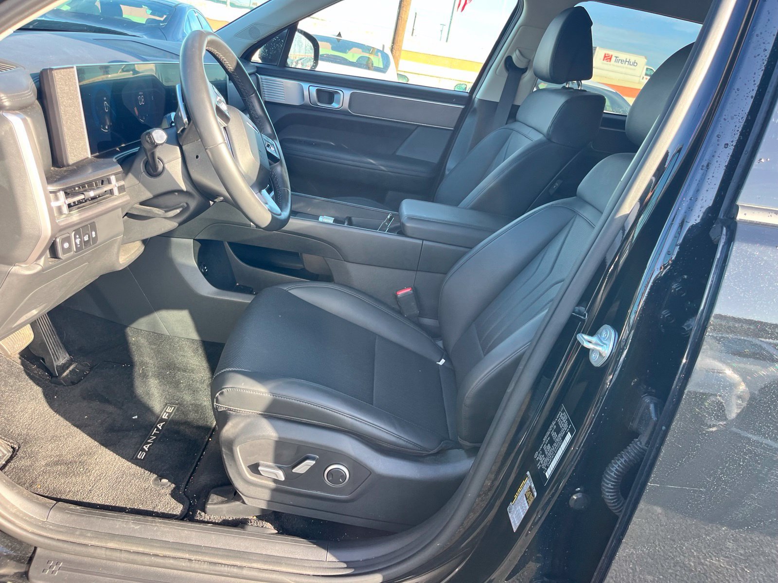 Used 2025 Hyundai Santa Fe SEL FWD image 9