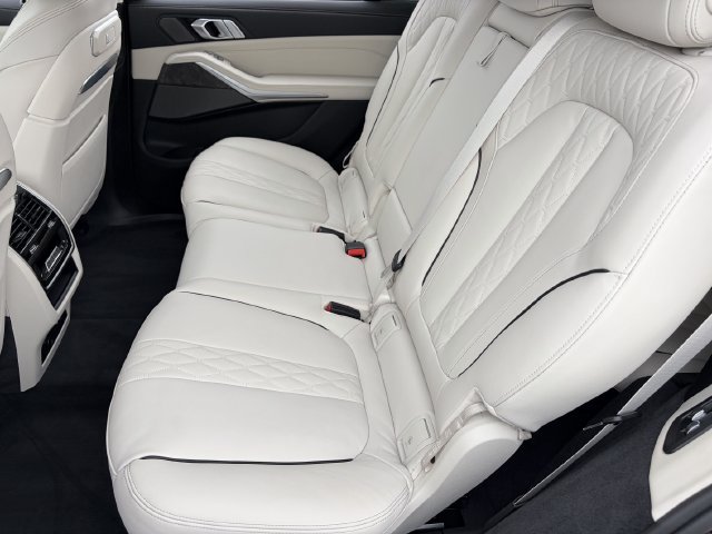 Used 2025 BMW X7 xDrive40i w/ Premium Package AWD/4WD image 19