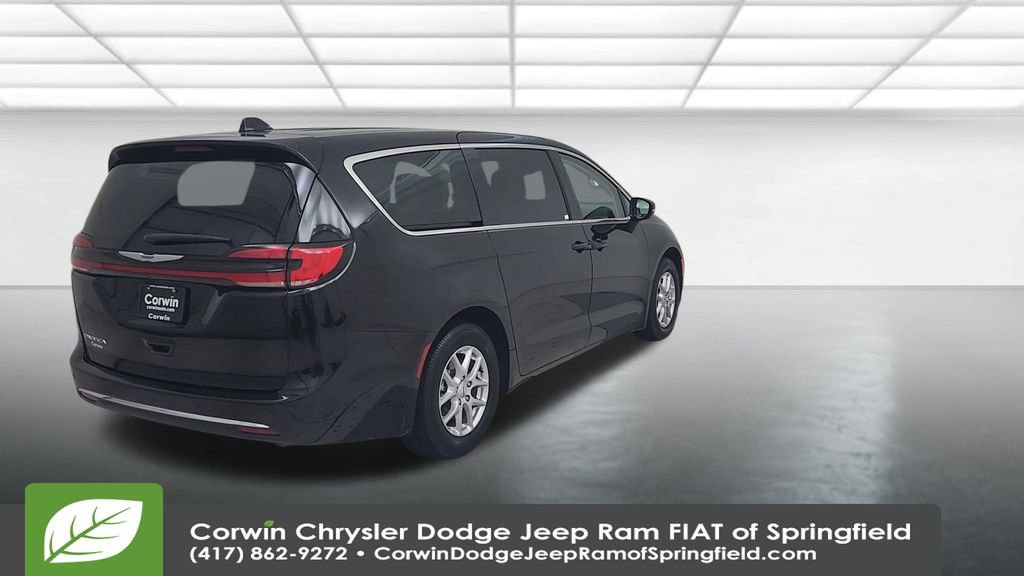 Certified 2024 Chrysler Pacifica Touring-L image 14